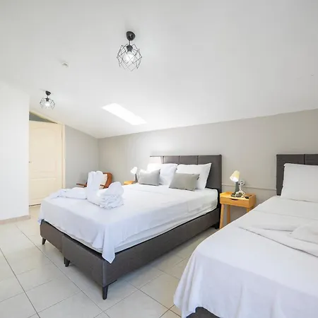 Nev Hotel *